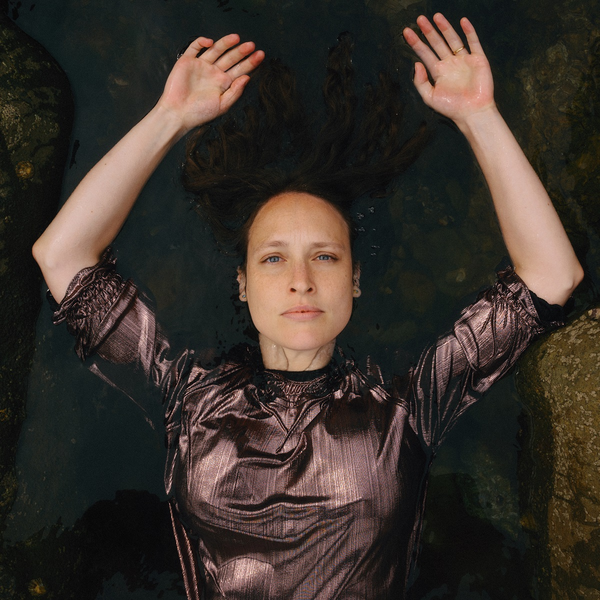 Yardley, Izzie - Diving The Unknown